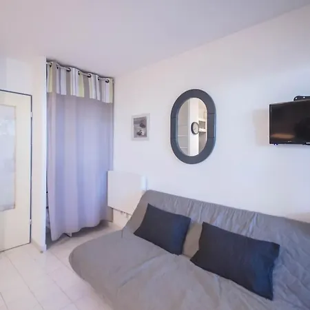 Chez Adeline - Confortable Avec Piscine Et Parking Appartamento