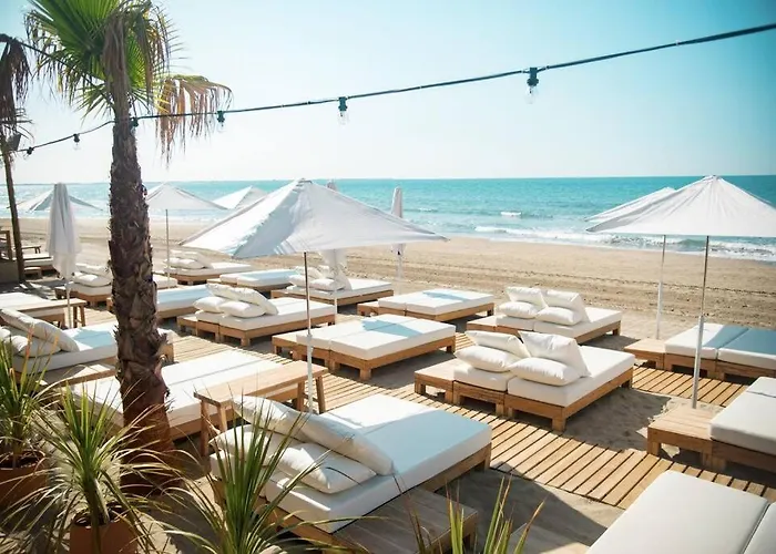 Chez Adeline - Confortable Avec Piscine Et Parking